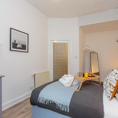 אדינבורו Stylish Apartment At The Edge Of Meadows Park מראה חיצוני תמונה
