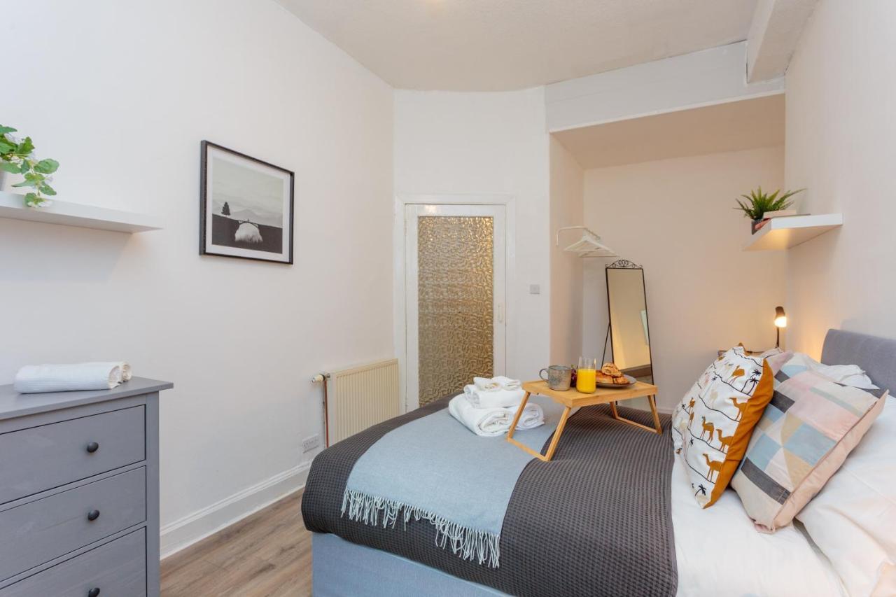 אדינבורו Stylish Apartment At The Edge Of Meadows Park מראה חיצוני תמונה